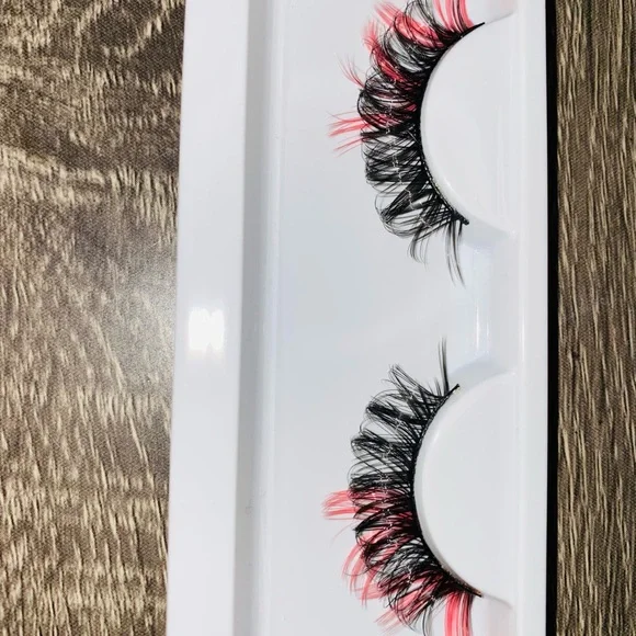 Pink False Eyelashes - Picture 3 of 3